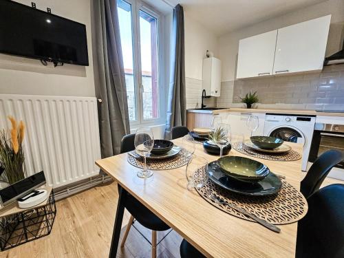 Le Just Logement 5 Personnes WIFI TV in Saint-Just-Saint-Rambert