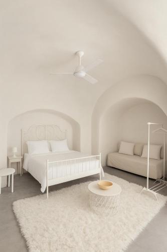 Unique small stonehouse at Thira in Megalochori
