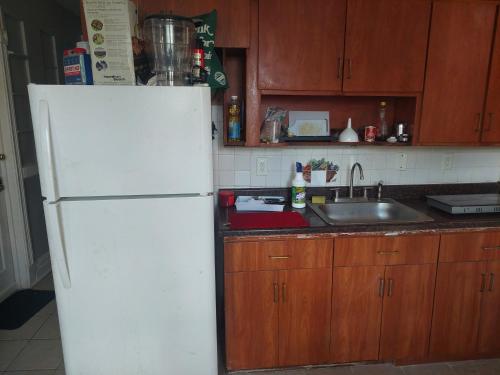 Grove 3- King Bed with Private Bathroom in Irvington (NJ)