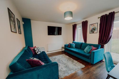Spacious 5BR House - Fast WiFi - Parking -Perfect for Families – khách sạn tại Ravensden