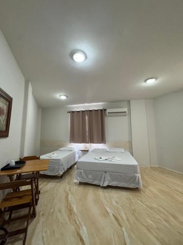 1 double bed, 1 twin bed