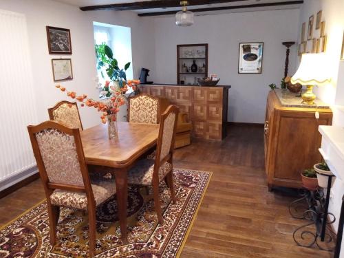 Їжа та напої, Maïstine - Chambres d hôte (Maistine - Chambres d hote) in Курбан