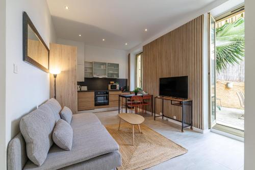 Chic 2-Bedroom with Private Garden & Sea Glimpse - Location saisonnière - Beausoleil