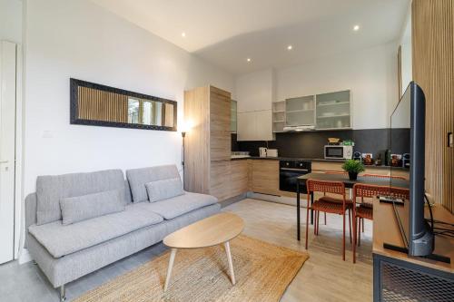 Superb 2BR with Outdoor Lounge 2 min to Monaco - Location saisonnière - Beausoleil