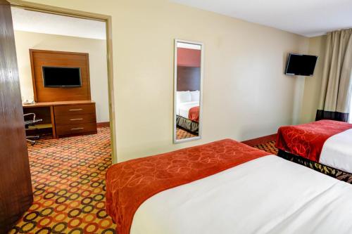 Comfort Suites Airport Charlotte - image 10