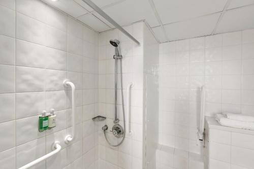 Ramada Hotel & Suites - image 6