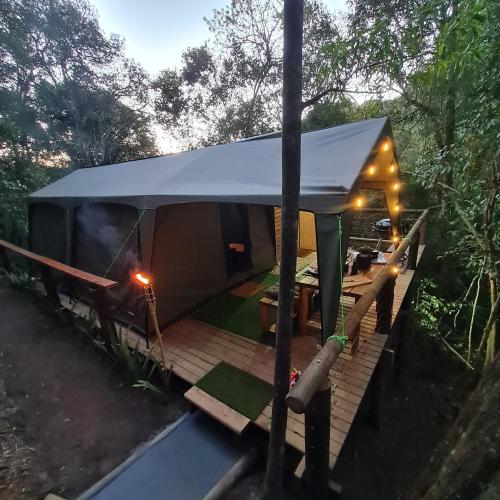 Squirrels Rest Treetop Glamping – khách sạn tại Phantom Acres