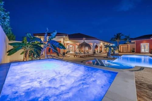 Luxury Villa|2 min Eagle Beach| HotTub| Pool| Gym – khách sạn tại Bubali
