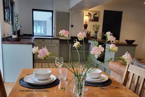 3 Bed House - Sea Views Balcony Parking Pets in Innellan