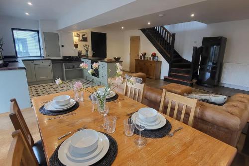 virtuve, 3 Bed House - Sea Views Balcony Parking Pets in Innellan