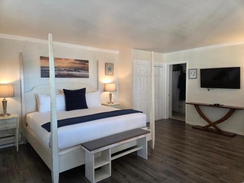 Lamp Lighter Inn and Sunset Suites – Carmel, CA
