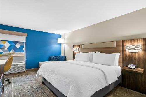 Comfort Inn and Suites Joplin - image 42