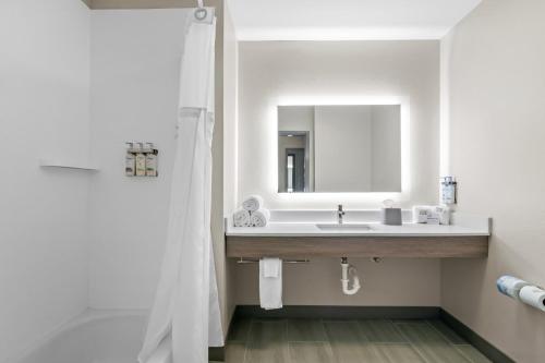 Comfort Inn and Suites Joplin - image 23