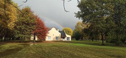 Hermosa casa de campo con jardines - estanque y piscina