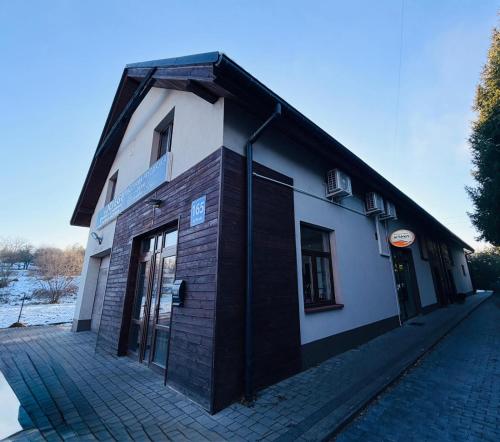 VILLA BESKIDY Jezioro Zywieckie POKOJE Z LAZIENKA KLIMATYZACJA TV WIFI - Zywiec