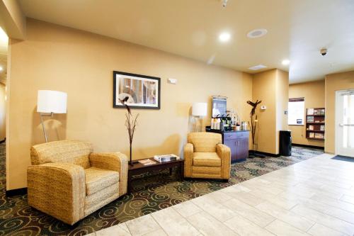 Cobblestone Inn and Suites Devils Lake - 로비