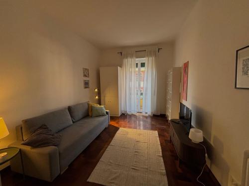 Lola Flat Roma