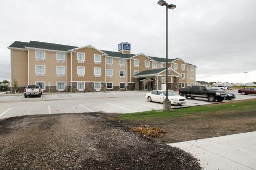 . Cobblestone Hotel & Suites - Devils Lake