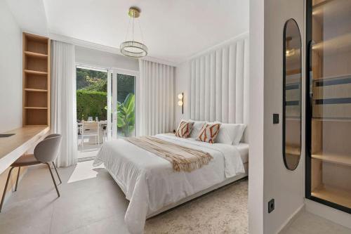 Beach 9 min Golf Private yard Parking 2 Pools – khách sạn tại Lomas de La Quinta
