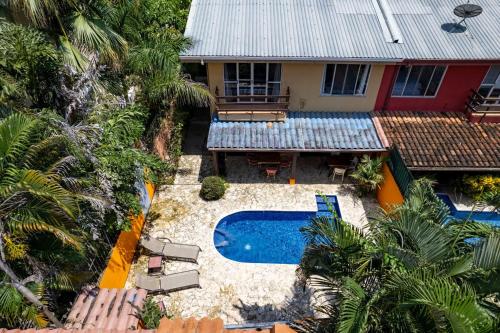 Charming Duplex in Playa Potrero Surfside Community, with a Private Pool, Cozy Interior and Walkable in 波特雷羅
