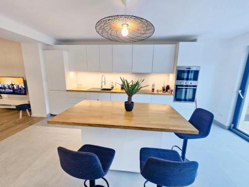 Exceptional 3BR Apartment with private terrace&garden in Дифферданж