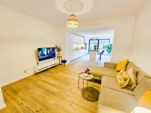 Exceptional 3BR Apartment with private terrace&garden – khách sạn tại Differdange