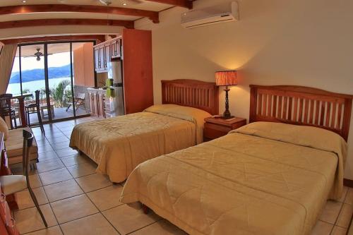 Oceanview Studio Apartment with Community Pool & Views of Flamingo Marina in Playa Flamingo