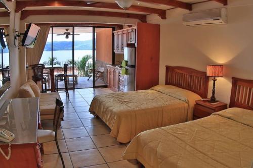 Oceanview Studio Apartment with Community Pool & Views of Flamingo Marina in Playa Flamingo