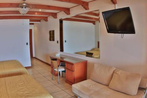 Oceanview Studio Apartment with Community Pool & Views of Flamingo Marina in Playa Flamingo