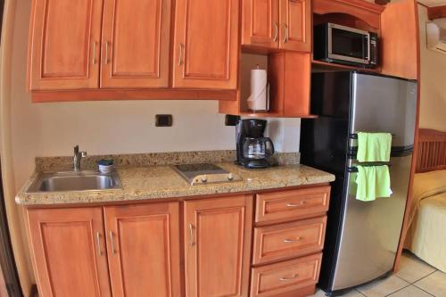 Oceanview Studio Apartment with Community Pool & Views of Flamingo Marina in Playa Flamingo