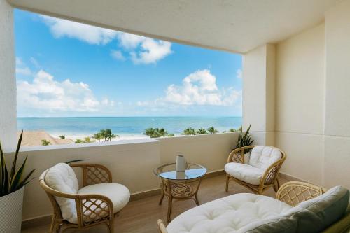 Oceanfront Paradise in Cancun Hotel Zone, Cancún