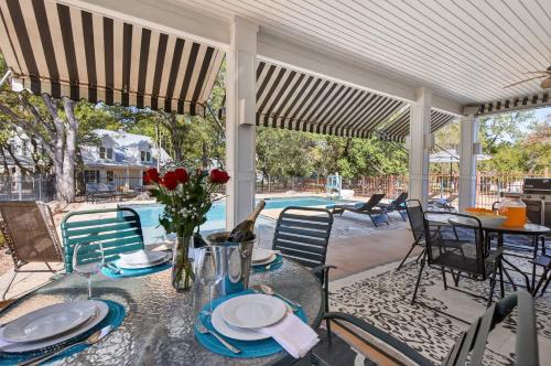 Luxury Golf Course Private Retreat with Heated Swimming Pool in Horseshoe Bay (TX)