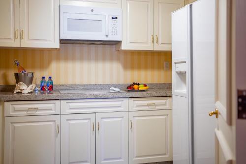 Executive Kitchen Suite 1 King