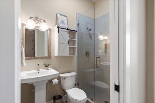 Trappers Ridge Home Stunning Mountain Views and Family Fun - main image