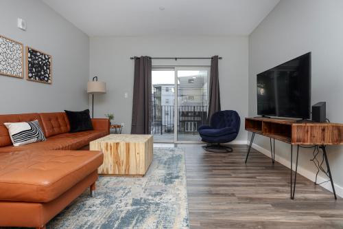 Luxury Apartment with Gym, Steps From Commuter Rail #2009 in Reading, USA