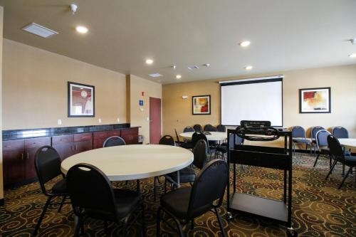 Cobblestone Inn and Suites Devils Lake - 회의실/연회장