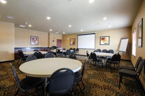 Cobblestone Inn and Suites Devils Lake - 회의실/연회장