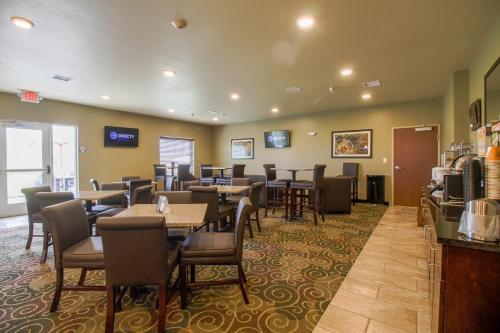 Cobblestone Inn and Suites Devils Lake - 레스토랑