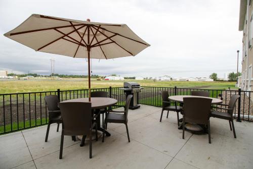 Cobblestone Inn and Suites Devils Lake - 편의 시설/서비스