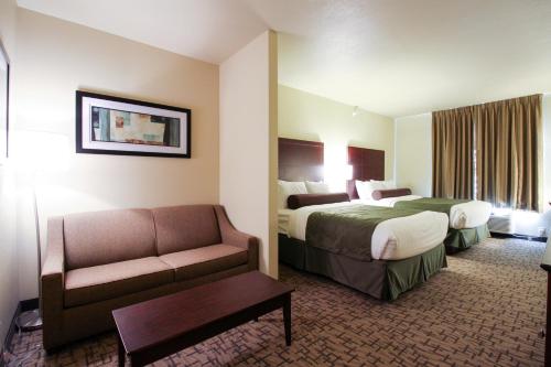 Cobblestone Inn and Suites Devils Lake