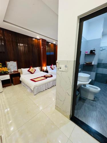 room detail thumbnail 1