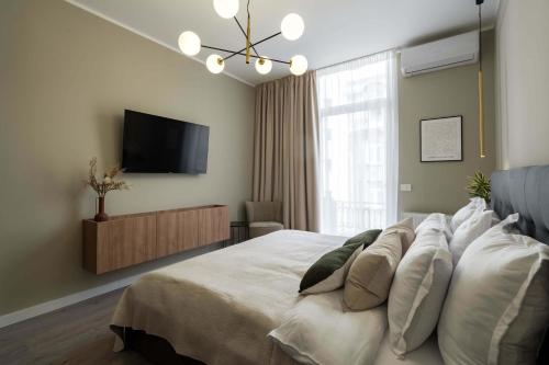 Contemporary Aparthotel 2-BR Flats Near Old Town Quiet & Serene - image 4