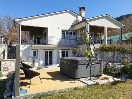 Holiday home with 3 bedrooms - Location saisonnière - Ripenda Kras