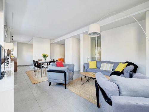 Exceptional 3BDR 6P apt - View of the Eiffel Tower - image 11