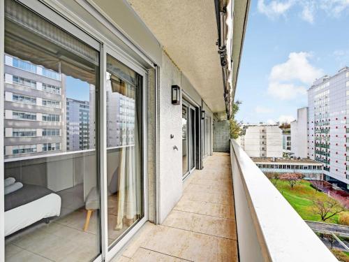 Exceptional 3BDR 6P apt - View of the Eiffel Tower - image 3