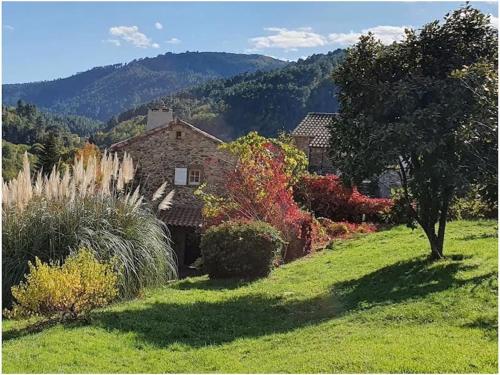 Cabin in Peyremale with swimming pool gîte à louer Bordezac