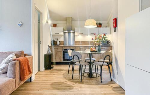 virtuve, Cozy Home In Hoeven With Wifi in Hoeven (North-Brabant)