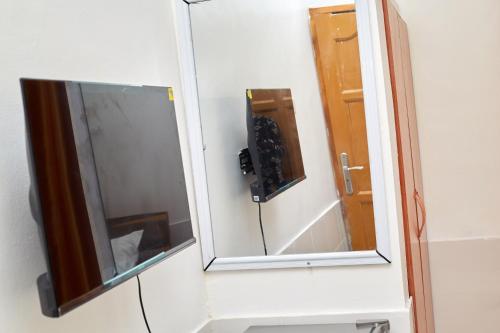 Royal prima guest house, apartment and event center in Ngleshi Amanfro