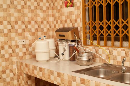 Royal prima guest house, apartment and event center in Ngleshi Amanfro