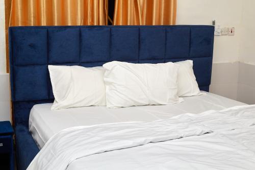 Royal prima guest house, apartment and event center in Ngleshi Amanfro